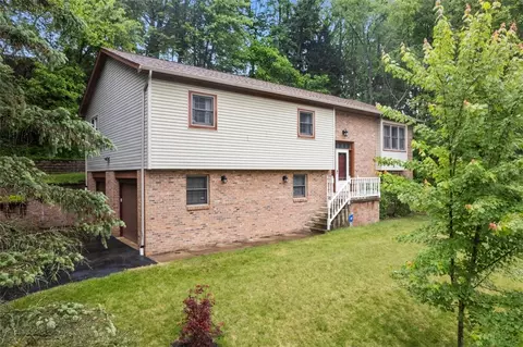 803 E Arcadia Dr, Pittsburgh, PA 15237