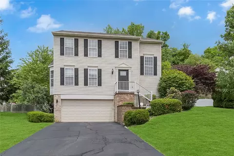 6023 Hawthorn Dr, Coraopolis, PA 15108