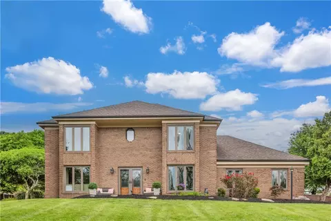 207 Springhouse Dr, Clairton, PA 15025