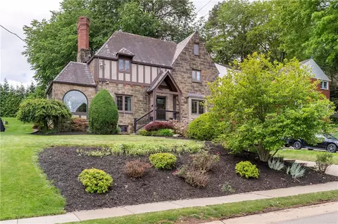 538 Greenhurst Dr, Pittsburgh, PA 15243
