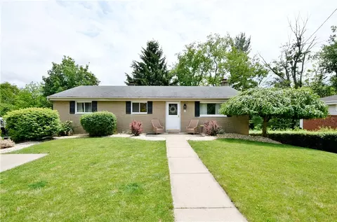 44 Eichelberger Dr, Coraopolis, PA 15108
