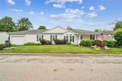 635 Primrose Ln, Mount Pleasant, PA 15666