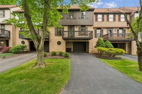 2708 Bingham Dr, Pittsburgh, PA 15241