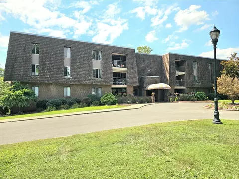 72 Linden Pl #36, Sewickley, PA 15143
