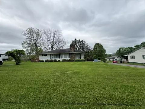 182 Central Ave, Brookville, PA 15825