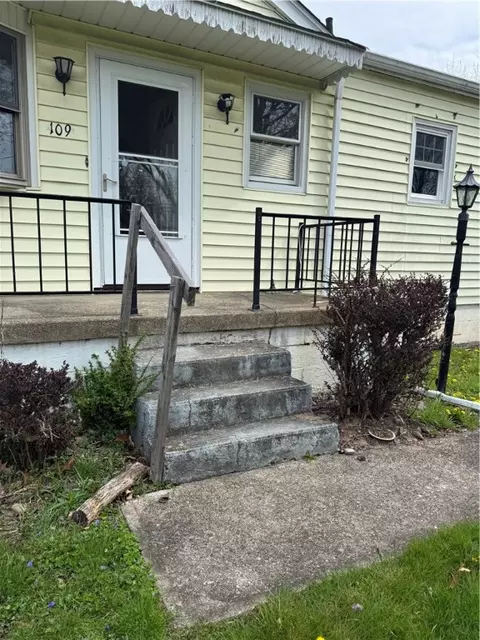109 Ivans Ln, Tarentum, PA 15084