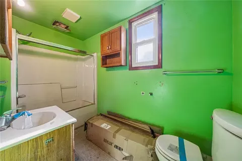 Bath - 1160 Delaware St, Export, PA 15632 photo 2 of 2