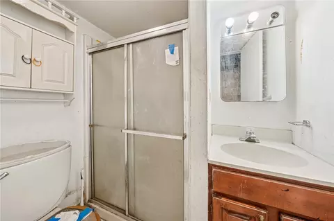 Bath - 1160 Delaware St, Export, PA 15632 photo 1 of 2