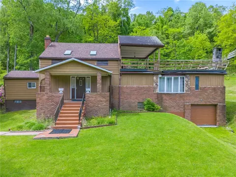 600 Pineview Dr #590, Elizabeth, PA 15037