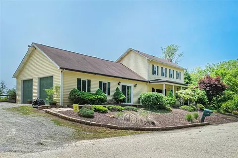 228 Wolfe Ln, Irwin, PA 15642 photo 2