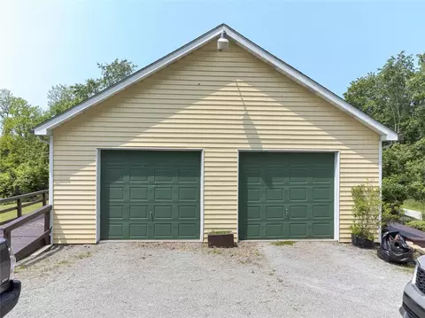228 Wolfe Ln, Irwin, PA 15642 photo 10