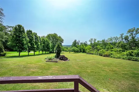228 Wolfe Ln, Irwin, PA 15642 photo 4