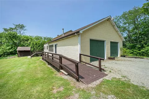 228 Wolfe Ln, Irwin, PA 15642 photo 3