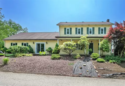 228 Wolfe Ln, Irwin, PA 15642
