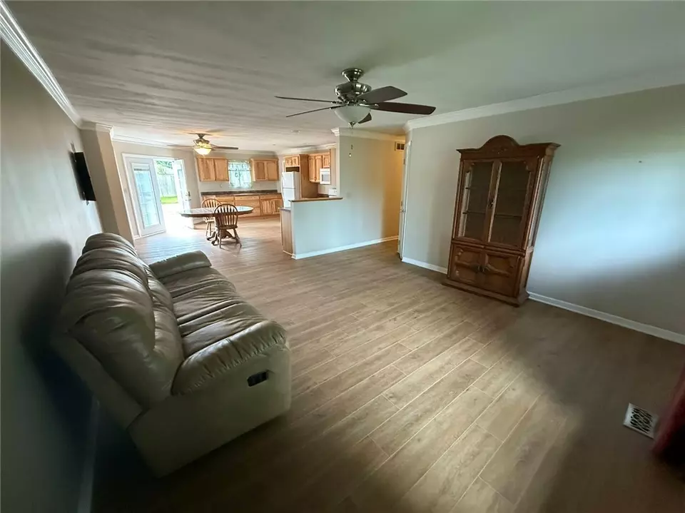 Living - 230 Sherwood Dr, Cranberry Township, PA 16066 photo 3 of 6