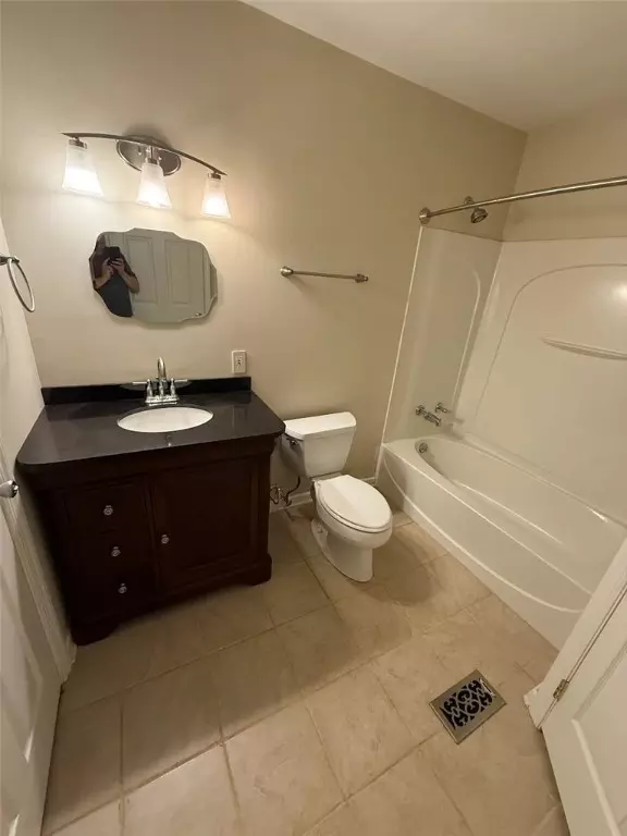 Bath - 230 Sherwood Dr, Cranberry Township, PA 16066 photo 5 of 5