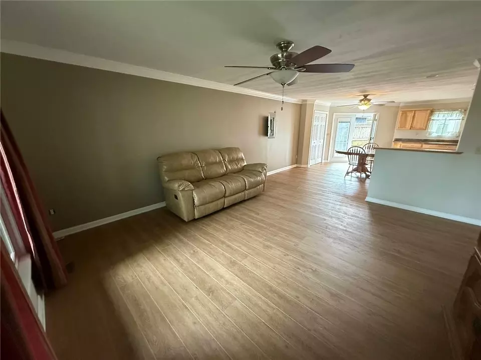 Living - 230 Sherwood Dr, Cranberry Township, PA 16066 photo 2 of 6