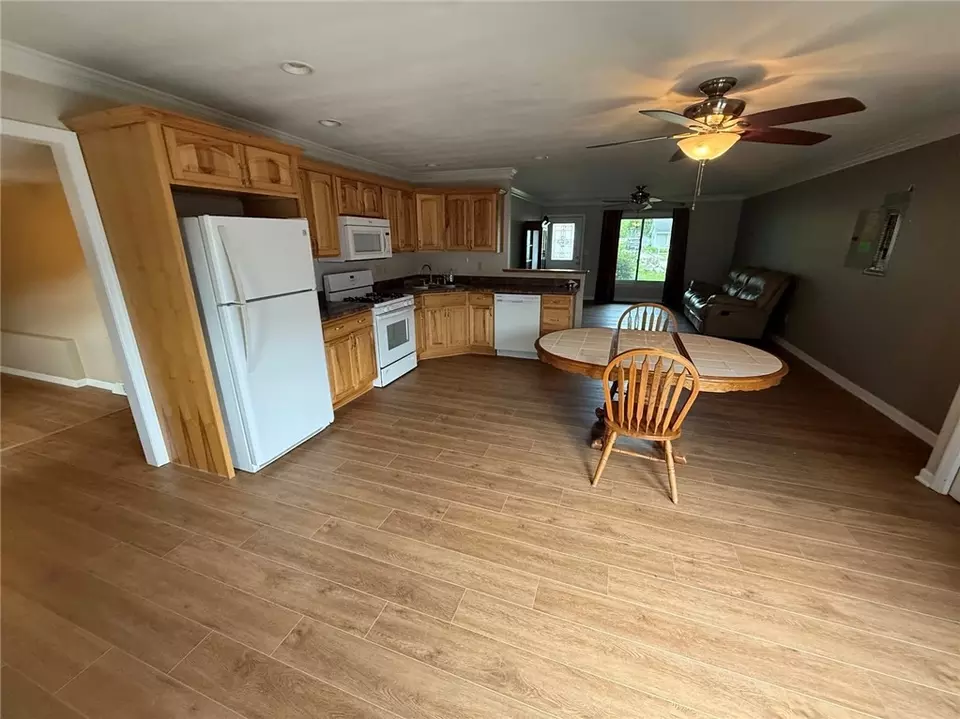Kitchen - 230 Sherwood Dr, Cranberry Township, PA 16066 photo 3 of 3