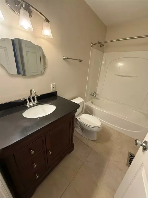 Bath - 230 Sherwood Dr, Cranberry Township, PA 16066 photo 4 of 5