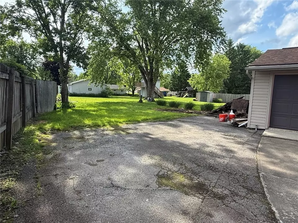 Exterior - 230 Sherwood Dr, Cranberry Township, PA 16066 photo 2 of 2