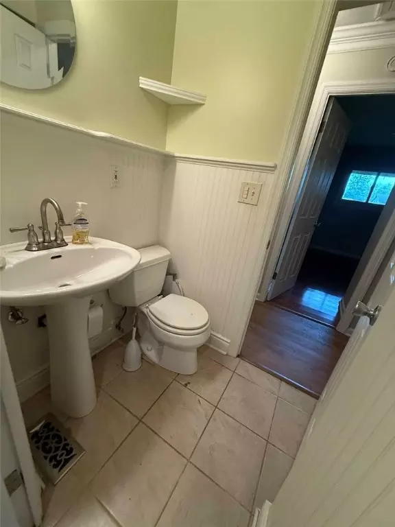 Bath - 230 Sherwood Dr, Cranberry Township, PA 16066 photo 2 of 5