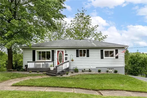 135 Garden Ave, Grove City, PA 16127