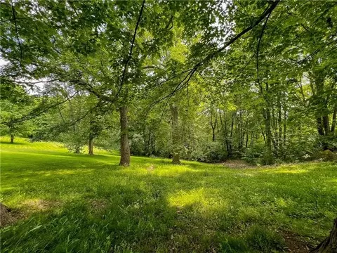 105 Mcclellan Dr, Butler, PA 16001