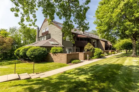 2811 Leona Ln, Coraopolis, PA 15108
