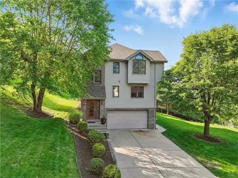 235 Valley Circle Dr, Charleroi, PA 15022