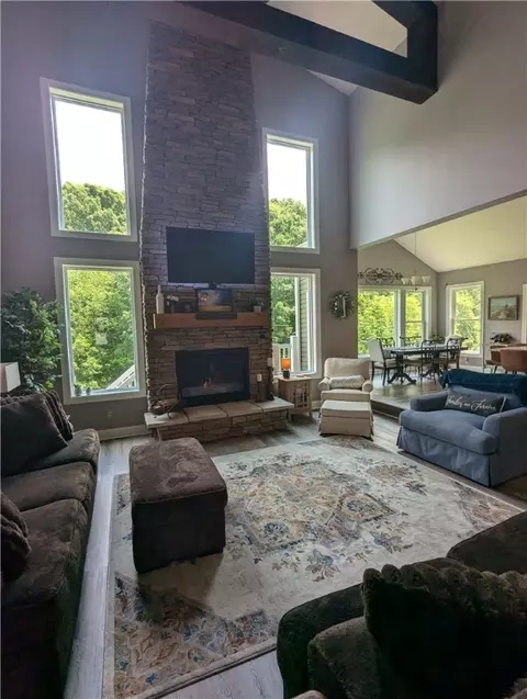 Living - 150 Mccracken Dr, Monaca, PA 15061 photo 2 of 4