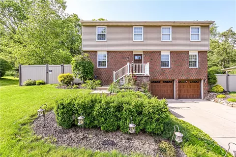 8 Fawn Ln, Export, PA 15632