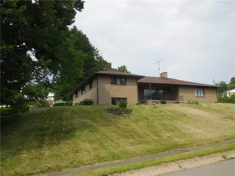 1118 Fairlane Dr, Aliquippa, PA 15001
