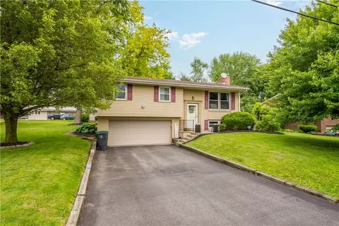 25 Rolling Rd, Cranberry Township, PA 16066