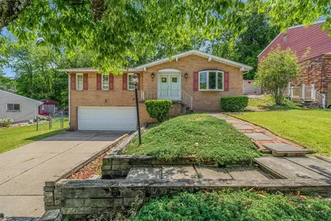 115 Cool Springs Rd, White Oak, PA 15131