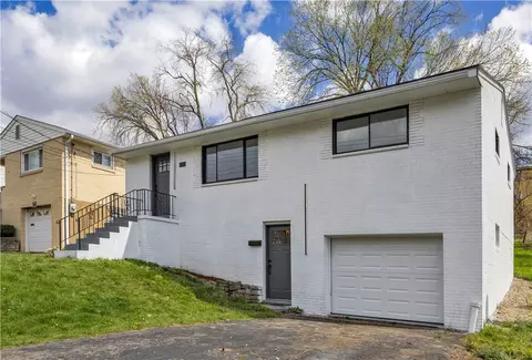 5725 Keefe St, Pittsburgh, PA 15207