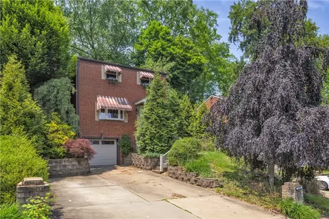 2389 High Oak Dr, Pittsburgh, PA 15220