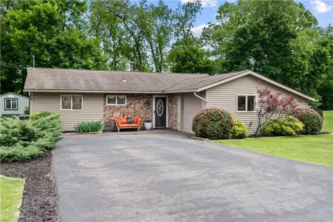 47 Dover Dr, Cranberry Township, PA 16066
