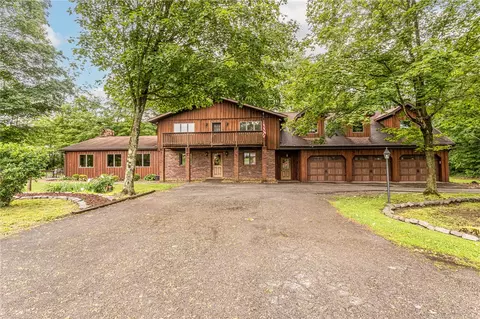 526 Pleasant Valley Rd, Connellsville, PA 15425