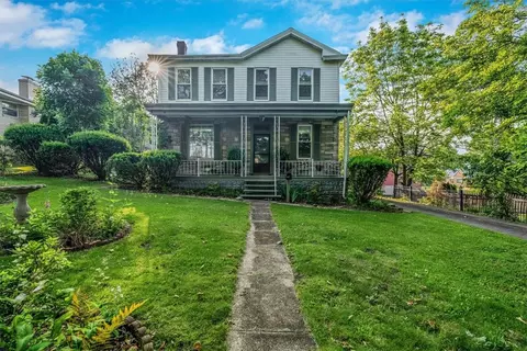1188 Greentree Rd, Pittsburgh, PA 15220