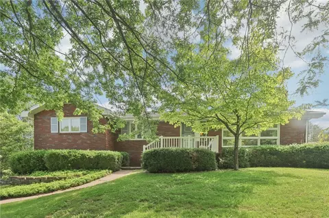 190 Pineview Dr, Wexford, PA 15090
