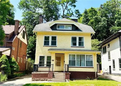5427 Bartlett St, Pittsburgh, PA 15217