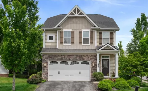 798 Village Club Dr, Wexford, PA 15090