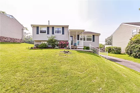 1941 Ivanhoe Dr, Irwin, PA 15642 photo 2