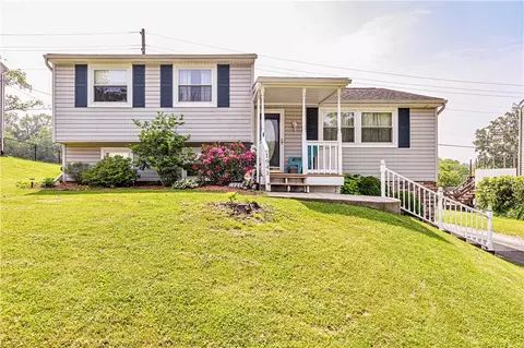 1941 Ivanhoe Dr, Irwin, PA 15642
