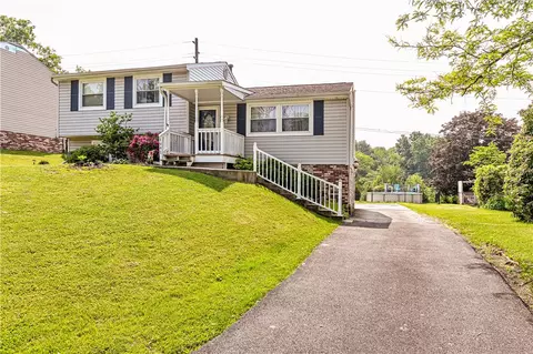 1941 Ivanhoe Dr, Irwin, PA 15642 photo 4