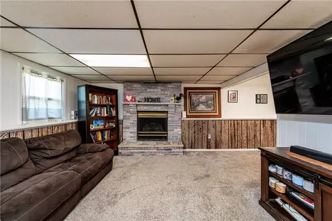 1941 Ivanhoe Dr, Irwin, PA 15642 photo 40