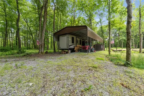 194 Kibe Rd, Acme, PA 15610