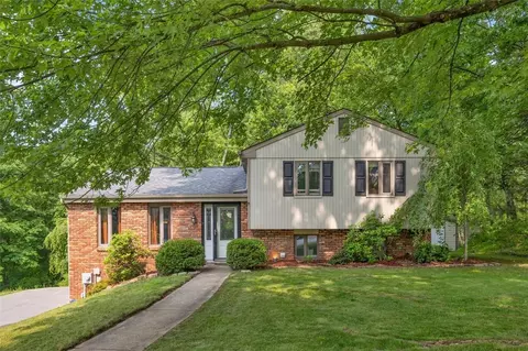 5015 Graphic Dr, Gibsonia, PA 15044
