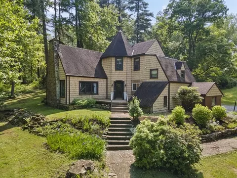 27 Girdwood Ln, Gibsonia, PA 15044