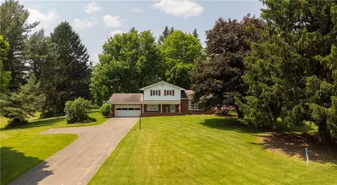 17 Lakeview Dr, West Middlesex, PA 16159